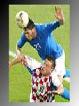 Lucha en el campo por un bal�n a�reo (F�tbol)