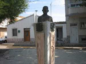Plaza Jos Maestre y busto de Jos Marn 