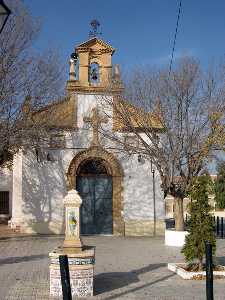 Fachada y Plaza [Iglesia Virgen del Carmen de Caada de la Lea]