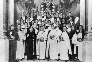 Penitentes del Santo Descendimiento de Cristo en 1933 