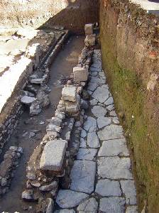 Restos de una calzada romana hallada en las inmediaciones del Molinete