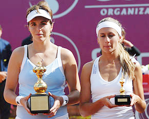 Mara Jos Martnez Snchez y Gisela Dulko, ganadora y finalista de la Copa Colsanitas 2009