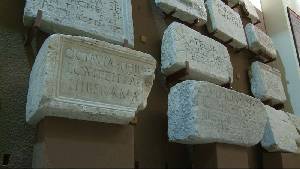 El Museo Arqueolgico de Cartagena expone una amplia coleccin de epgrafes funerarios procedentes de diferentes necrpolis de Carthago Nova
