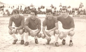 Cuatro jugadores antes de un partido ante el Orihuela