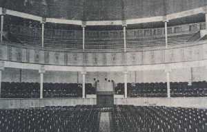 Vista de la pantalla a la cabina de proyeccin del Teatro Circo 1935