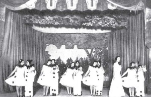 Alumnos del Conservatorio en una representacin en el Teatro Romea (1930)