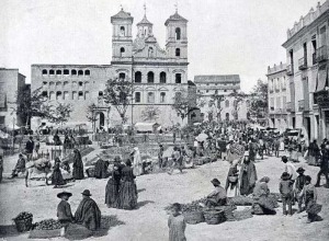 Vista de la Plaza de Santo Domingo a finales del siglo XIX. En uno de sus edificios tendra su primera sede el Conservatorio