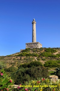 Figura 1. Faro de Cabo de Palos situado en un promontorio al final del cabo del mismo nombre