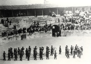 Banda de Caravaca desfilando en la plaza de toros 1905. Archivo F. Fernndez  