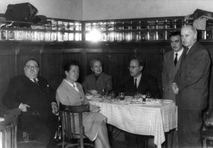 Carmen Conde con Jorge Guilln y Antonio Oliver, entre otros, en Madrid en 1951 