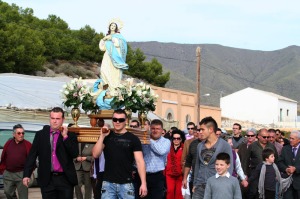 Los jvenes portan a la Virgen de la Inmaculada. El Garrobillo (guilas)