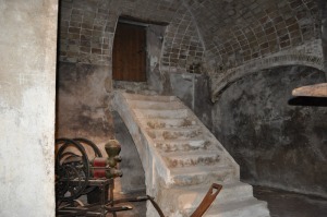  Bullas-Museo del Vino-escalera sin barandal 