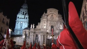 La procesin de la Cofrada de la Preciossima Sangre a su paso por la Catedral de Murcia 