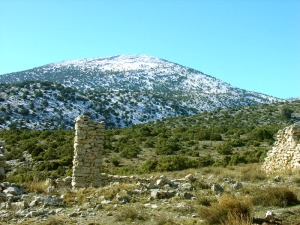 El macizo de Revolcadores constituye el techo de la Regin de Murcia, 2.015 m en el pico del Obispo [dolina Inazares]