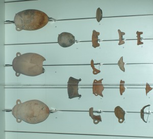 MNAS ARQVA Cartagena. nforas tipo R1, urna y trpodes fenicios de Playa de la Isla. Fines s.VII a.C. 
