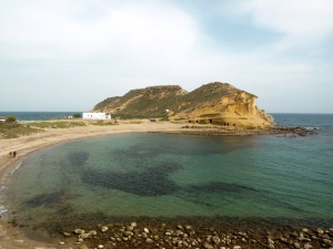 Playa de Los Cocedores y sus cuevas. Lmite con Almera 