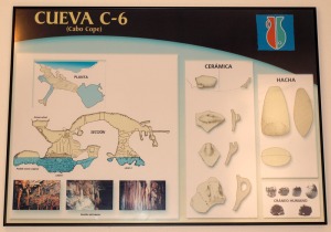 Museo Arqueolgico de guilas. Seccin, planta, imgenes y materiales de Cueva C6 