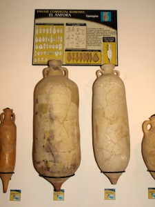 Museo Arqueolgico de guilas. nforas de tipologa Keay tardorromanas y de origen norteafricano. Cuadro de formas tipolgicas Dressel y manufactura anfrica 