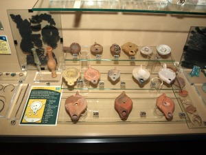 Museo Arqueolgico de guilas. Conjunto de lucernas y candiles romanos 