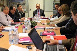 El consejero de Econom�a y Hacienda, Salvador Mar�n (centro), preside el patronato de la Fundaci�n Integra, al que tambi�n asisti� el consejero de Universidades, Empresa e Investigaci�n, Jos� Ballesta