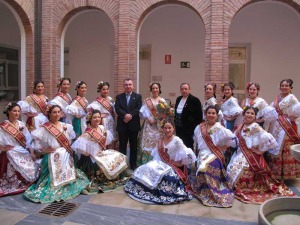 El consejero de Presidencia, Manuel Campos, recibe a las Reinas de la Huerta 2012