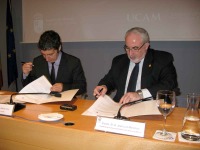 El consejero de Cultura y Turismo, Pedro Alberto Cruz, durante la firma del convenio con la UCAM II