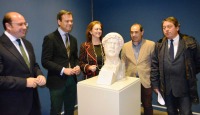 Presentacin del busto del emperador Adriano 