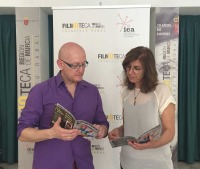 La directora general del ICA, Marta Lpez-Briones, y el presidente del colectivo 'No te prives', Jess Costa