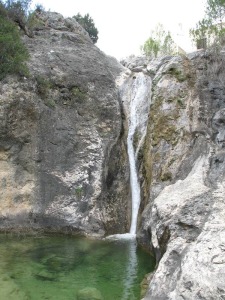 Hermosa cascada del arroyo Hondares en los baos termales de Somogil. 