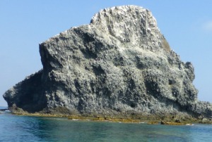 El Faralln es pequeo volcn formado por piroclastos en la base y lavas con disyuncin columnar en su cima
