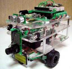 Robot desarrollado por la UCAM que puede ser controlado por Internet