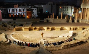 El Teatro Romano bajo la luz de la luna