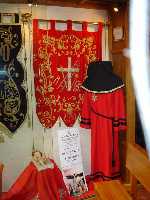 Estandarte y t�nica de andero del Descendimiento 