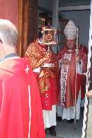 El Arzobispo de Zaragoza ante el Lignum Crucis 