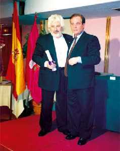 Recibiendo el premio Pin de Oro, Madrid 