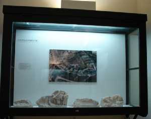 Vitrina con piezas romanas de Begastri [Cehegn_Museo Arqueolgico] 