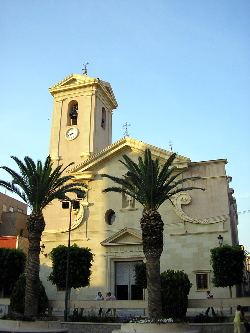 Fachada [Iglesia de Santiago de Lorqu]. 