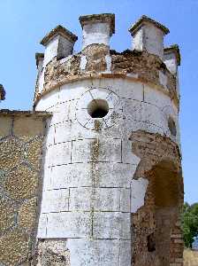 Torren del recinto  de Fuente de la Higuera