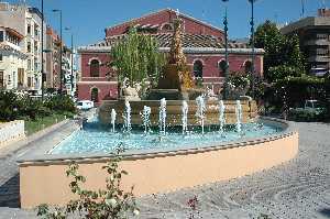 Fuente Plaza Coln 1