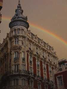 Gran Hotel con arco iris 