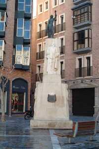 Estatua en la Plaza Julin Romea
