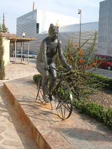 'La Ciclista', de Antonio Campillo [Ceut_Museo Aire Libre]