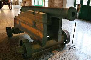 Pieza de artillera antigua 