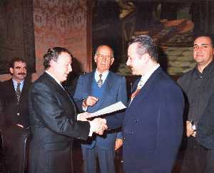 XXXVII Certamen de Artes Plsticas Tema San Isidro. Madrid. 2000. Con Jos Mara lvarez del Manzano.