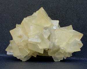 Cristales romboédricos de calcita de Atamaría (Cartagena) [Minerales]