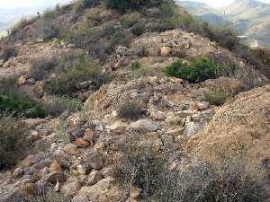 Restos Arqueolgicos Diseminados por el Cerro