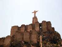 Muros y torres del Castillo de Monteagudo 