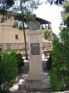 Monumento a Nicols Gmez[Ermita de los Santos Mdicos de Abarn]