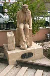 Monumento al emigrante en La Paca (Lorca) 