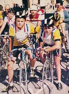 Mariano Rojas, izquierda, en sus primeros aos como ciclista